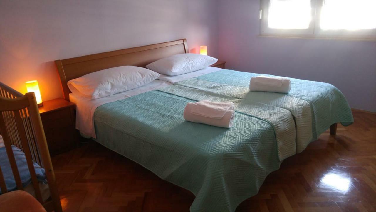 Two Bedroom Apartment Near Beach And Center Split Exterior foto